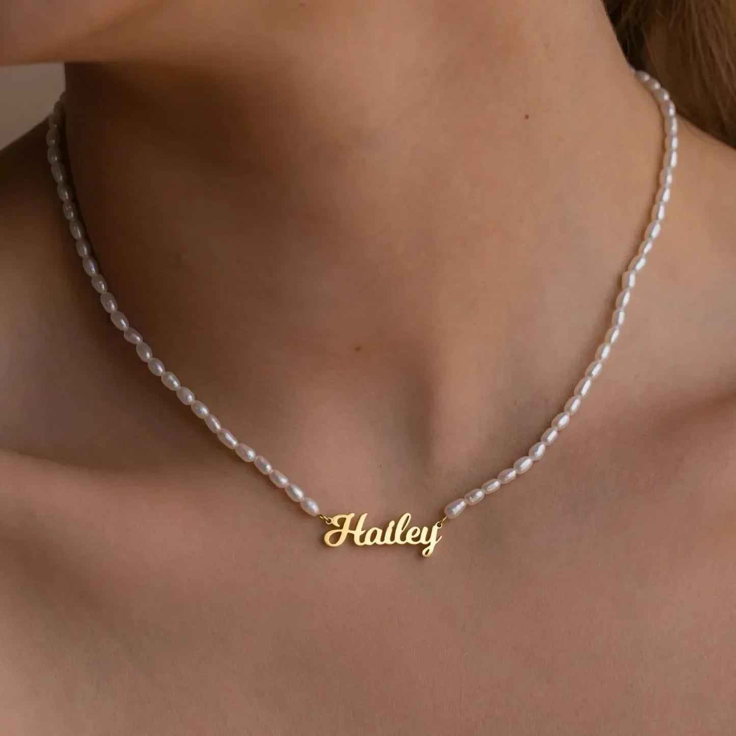 COLLIER AVEC PRÉNOM ET PERLES D'EAU DOUCE