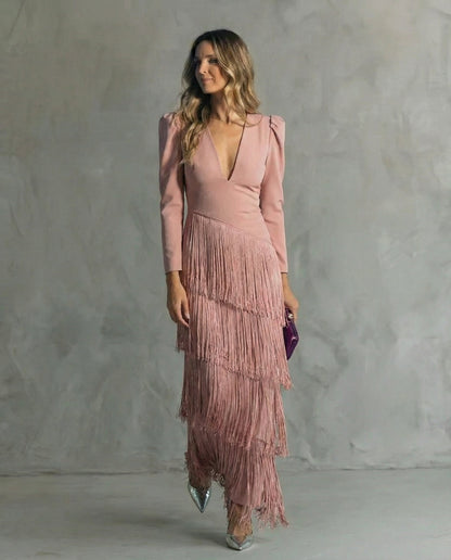 Vestido elegante con mangas de flecos