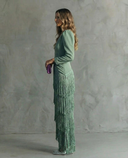 Vestido elegante con mangas de flecos